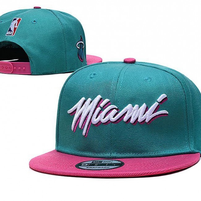 Close look Men's Bandana Print Baseball Cap Sport Team Snapback Summer Fashion Designer Hats